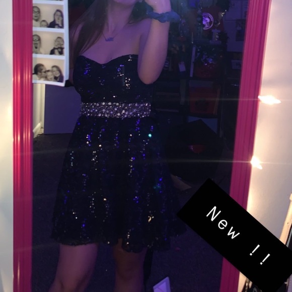Homecoming dresses - Picture 3 of 5